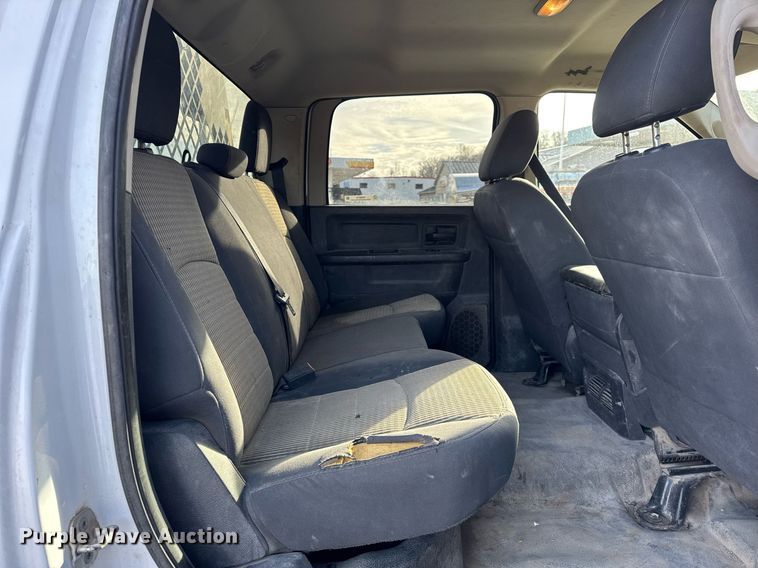 image for item DH9819 2011 Dodge Ram 5500HD Crew Cab pickup truck