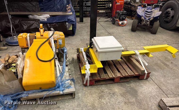 image for item DH9827 Harrington Hoist and Cranes ERIA-556732 crane