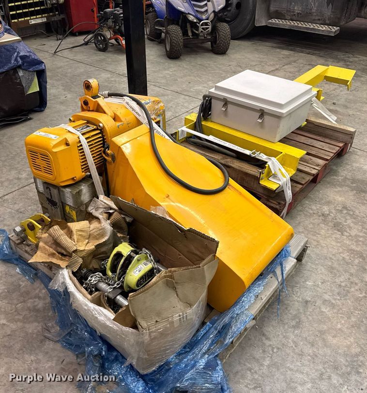 image for item DH9827 Harrington Hoist and Cranes ERIA-556732 crane