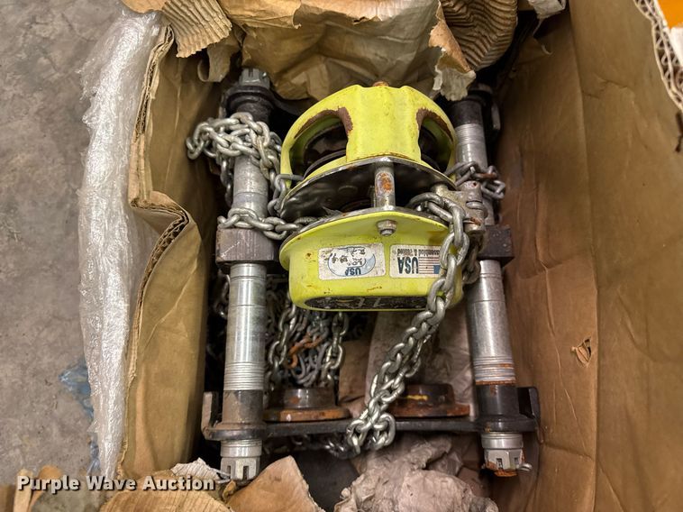 image for item DH9827 Harrington Hoist and Cranes ERIA-556732 crane