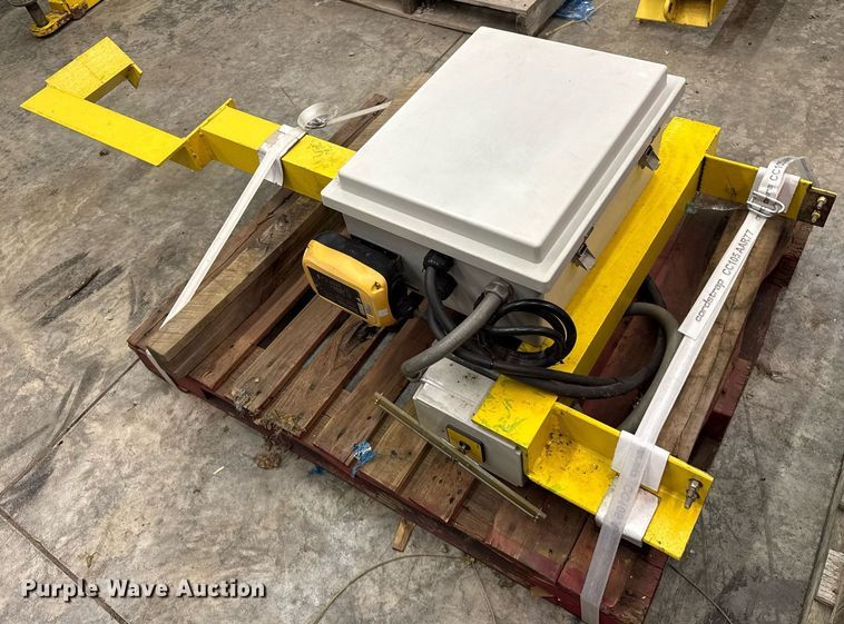 image for item DH9827 Harrington Hoist and Cranes ERIA-556732 crane