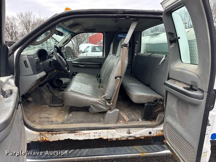 image for item DH9830 2006 Ford F450 Super Duty SuperCab utility / service truck