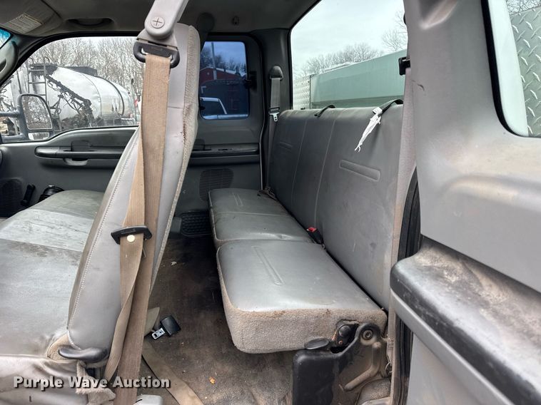 image for item DH9830 2006 Ford F450 Super Duty SuperCab utility / service truck