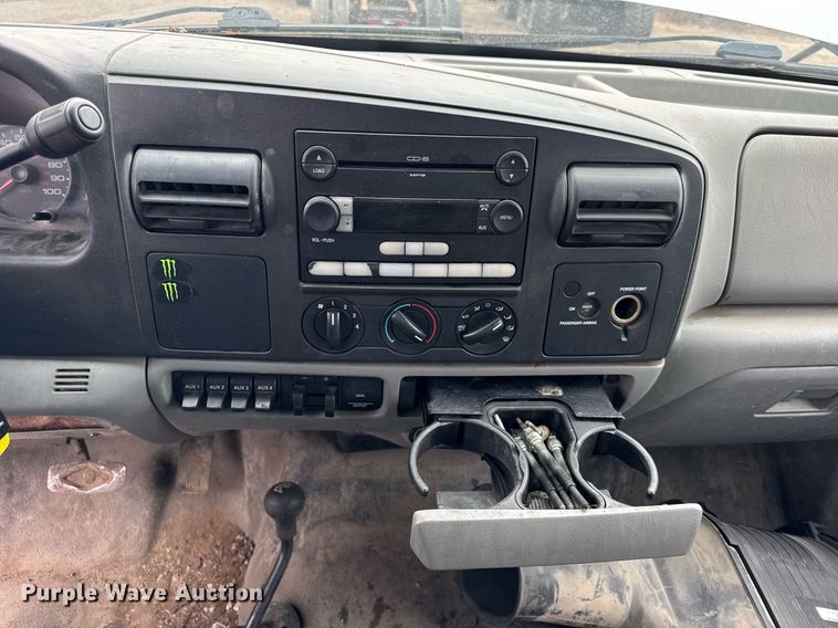 image for item DH9830 2006 Ford F450 Super Duty SuperCab utility / service truck