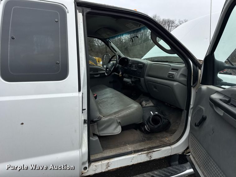 image for item DH9830 2006 Ford F450 Super Duty SuperCab utility / service truck