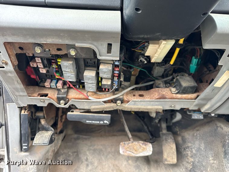 image for item DH9830 2006 Ford F450 Super Duty SuperCab utility / service truck