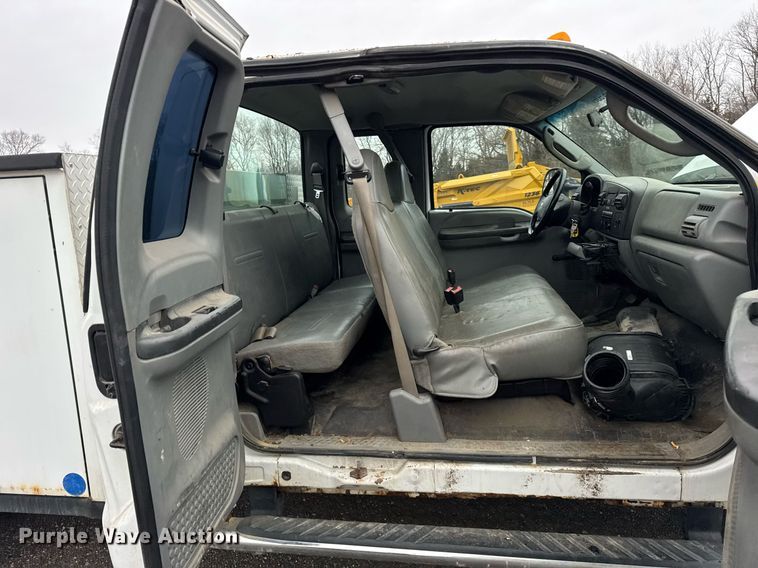 image for item DH9830 2006 Ford F450 Super Duty SuperCab utility / service truck