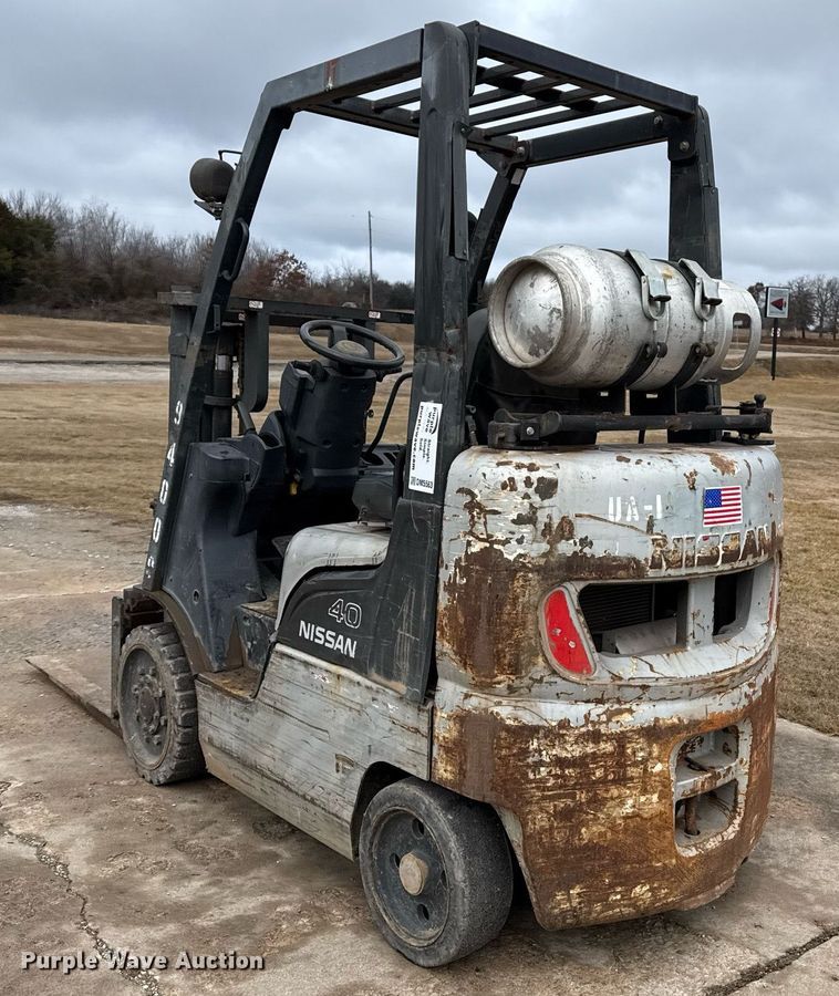 image for item DM5563 Nissan 40 forklift