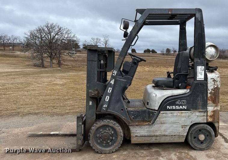 image for item DM5563 Nissan 40 forklift