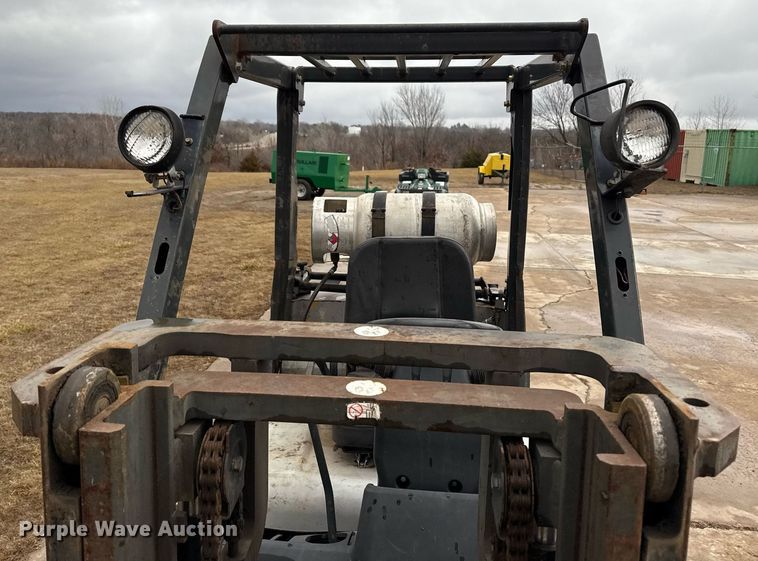 image for item DM5563 Nissan 40 forklift