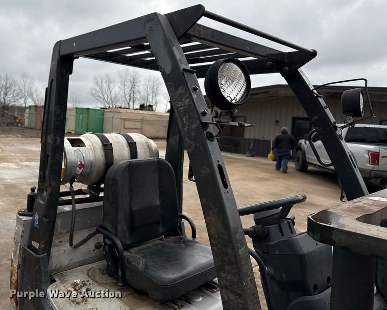 image for item DM5563 Nissan 40 forklift