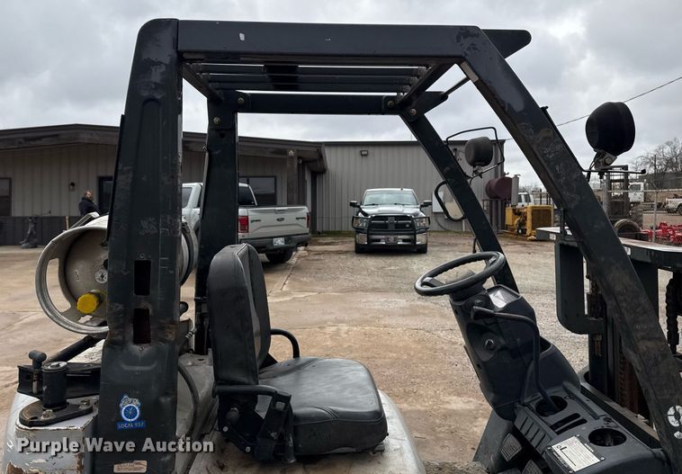 image for item DM5563 Nissan 40 forklift