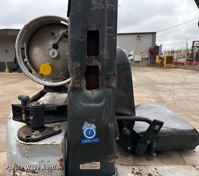 image for item DM5563 Nissan 40 forklift