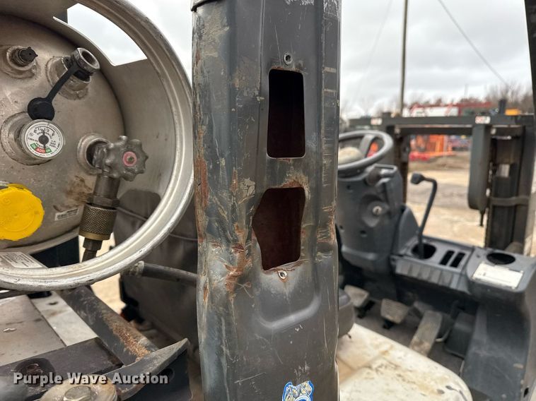 image for item DM5563 Nissan 40 forklift