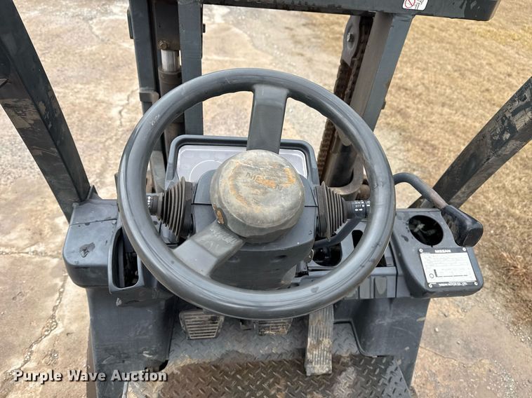 image for item DM5563 Nissan 40 forklift
