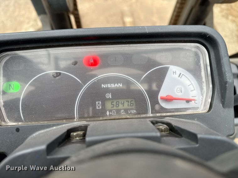 image for item DM5563 Nissan 40 forklift