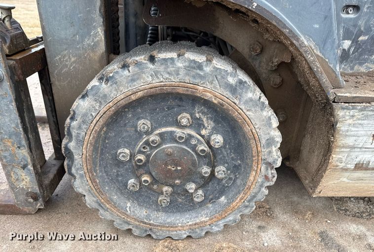 image for item DM5563 Nissan 40 forklift