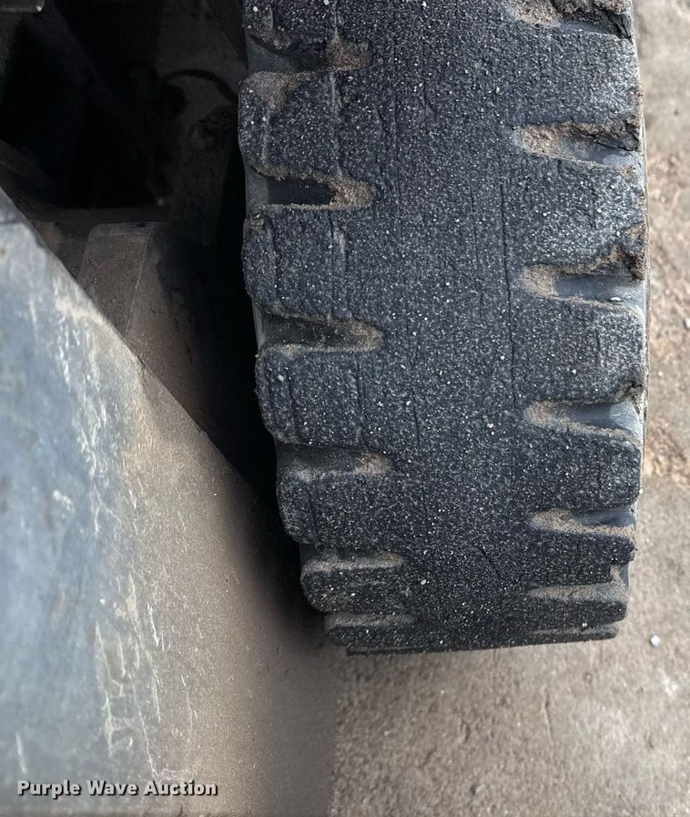 image for item DM5563 Nissan 40 forklift