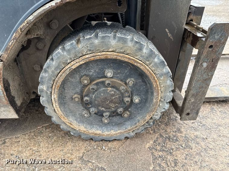 image for item DM5563 Nissan 40 forklift