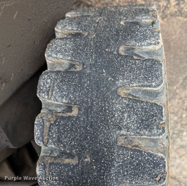 image for item DM5563 Nissan 40 forklift