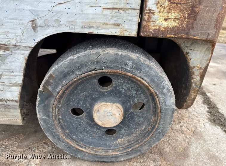 image for item DM5563 Nissan 40 forklift