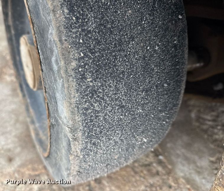 image for item DM5563 Nissan 40 forklift