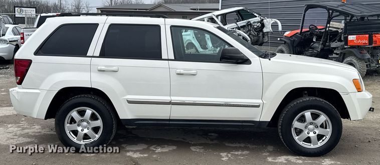 image for item DO0369 2010 Jeep Grand Cherokee Laredo SUV