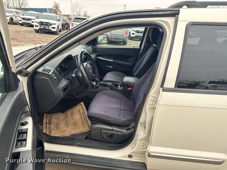 image for item DO0369 2010 Jeep Grand Cherokee Laredo SUV