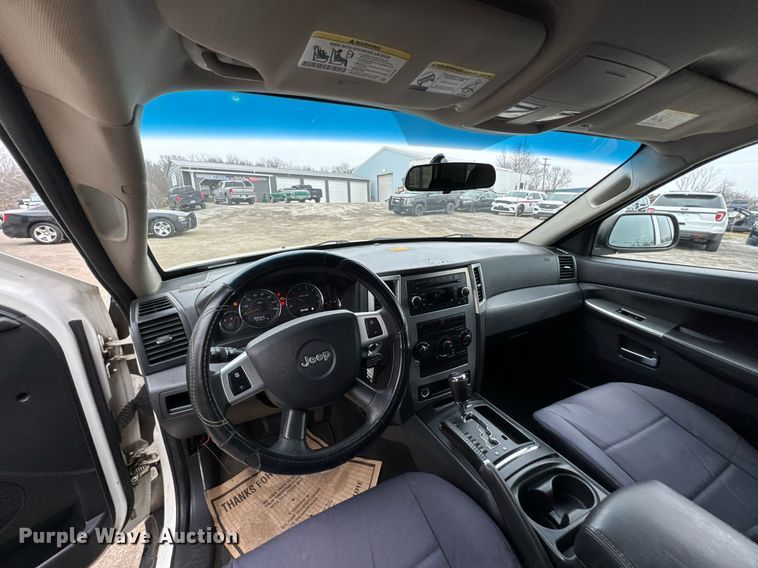 image for item DO0369 2010 Jeep Grand Cherokee Laredo SUV