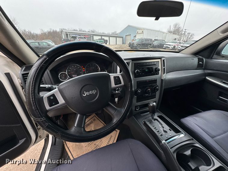 image for item DO0369 2010 Jeep Grand Cherokee Laredo SUV