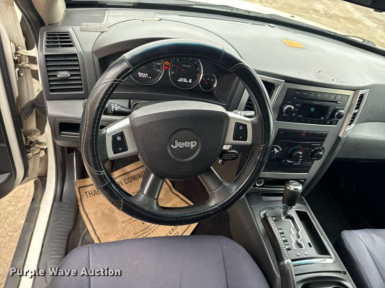 image for item DO0369 2010 Jeep Grand Cherokee Laredo SUV