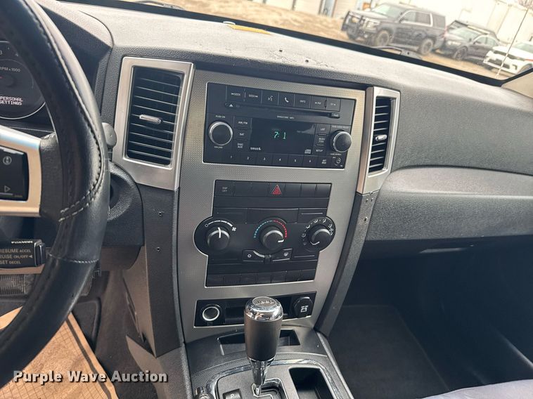 image for item DO0369 2010 Jeep Grand Cherokee Laredo SUV