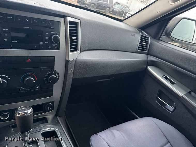 image for item DO0369 2010 Jeep Grand Cherokee Laredo SUV