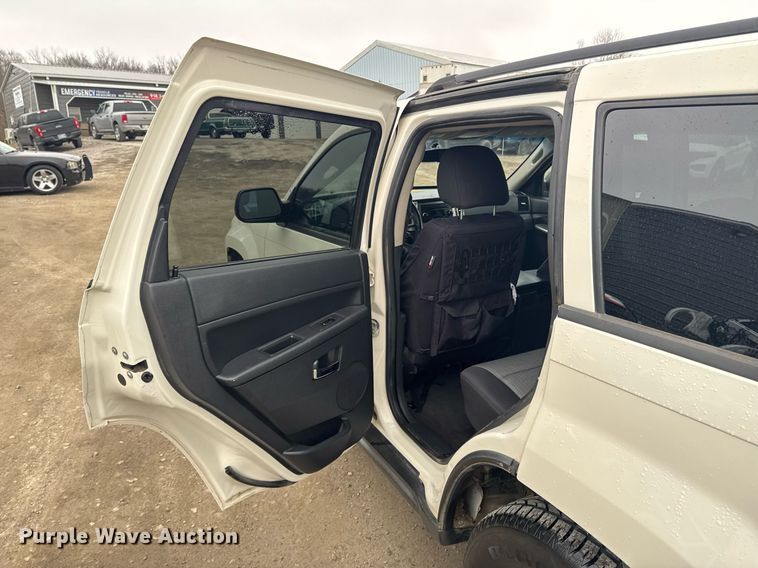 image for item DO0369 2010 Jeep Grand Cherokee Laredo SUV