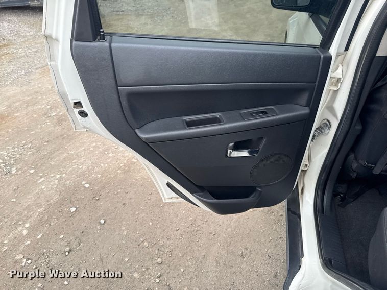 image for item DO0369 2010 Jeep Grand Cherokee Laredo SUV