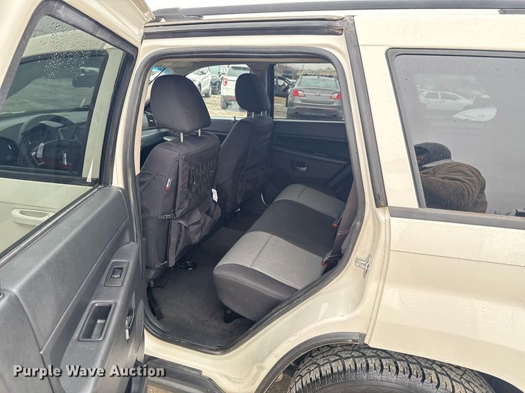 image for item DO0369 2010 Jeep Grand Cherokee Laredo SUV