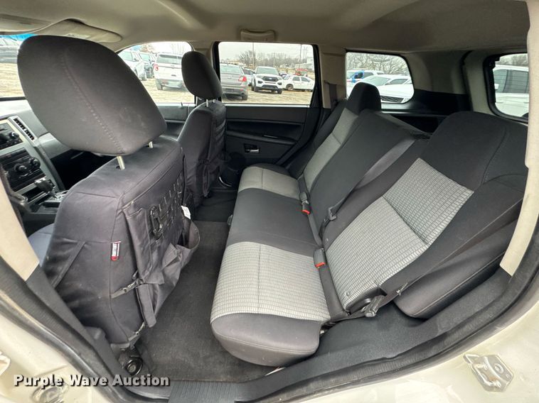 image for item DO0369 2010 Jeep Grand Cherokee Laredo SUV