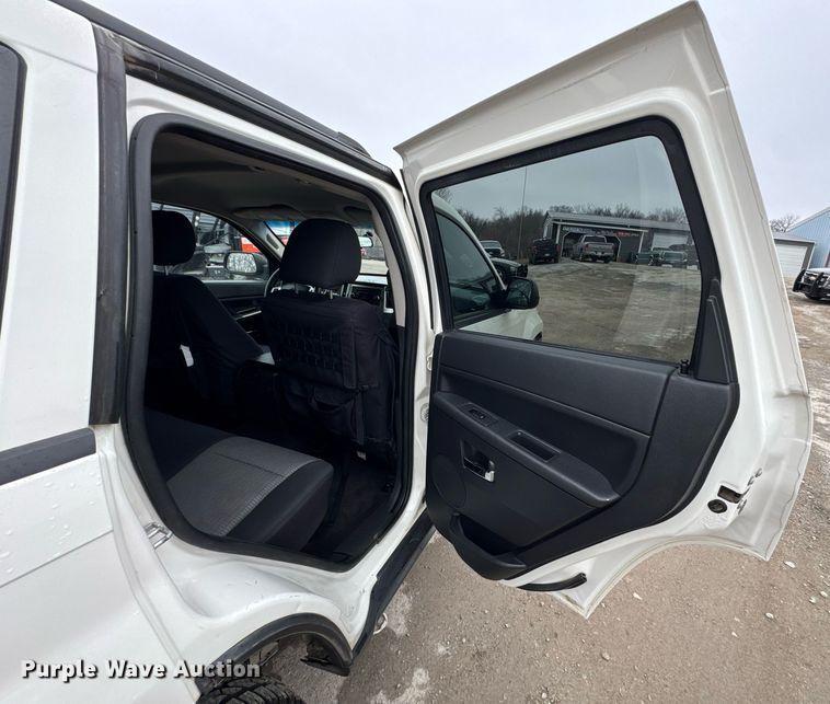 image for item DO0369 2010 Jeep Grand Cherokee Laredo SUV