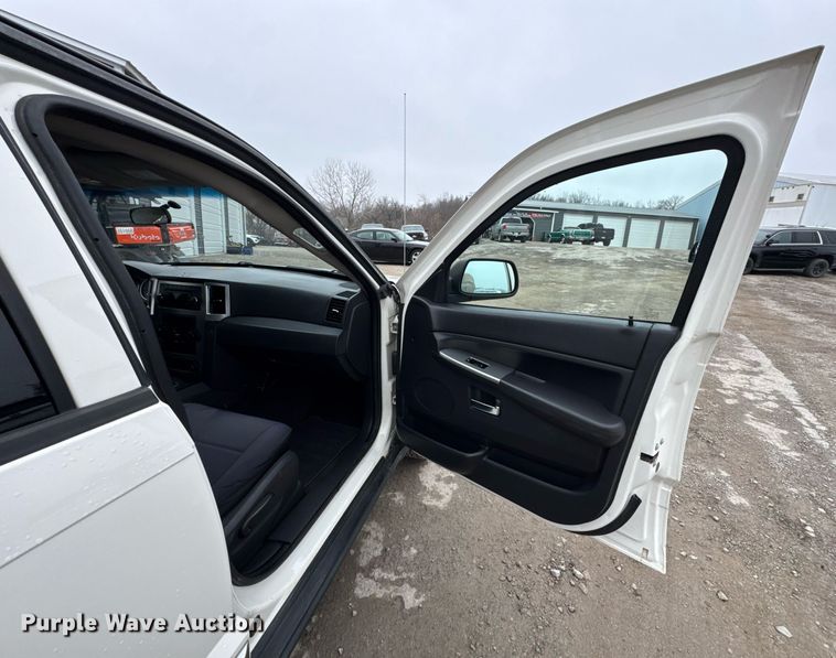 image for item DO0369 2010 Jeep Grand Cherokee Laredo SUV