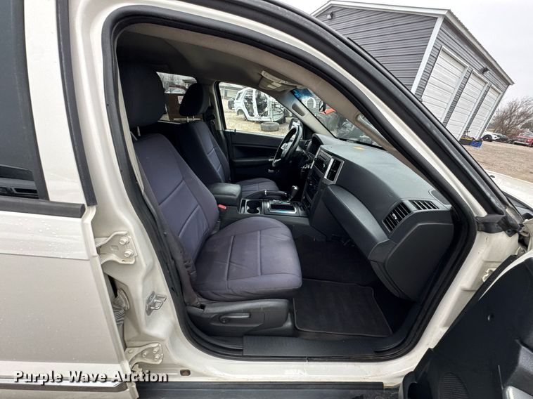 image for item DO0369 2010 Jeep Grand Cherokee Laredo SUV