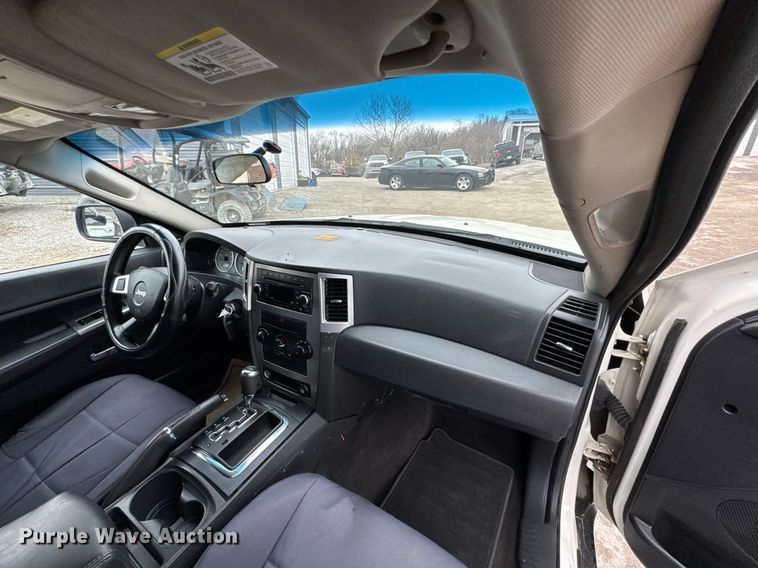 image for item DO0369 2010 Jeep Grand Cherokee Laredo SUV