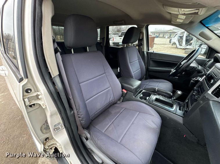 image for item DO0369 2010 Jeep Grand Cherokee Laredo SUV