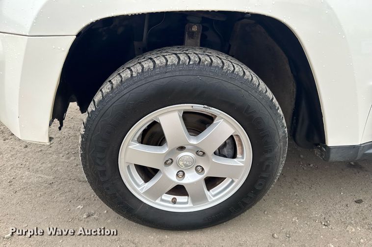 image for item DO0369 2010 Jeep Grand Cherokee Laredo SUV