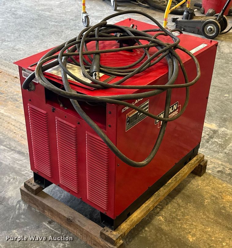 image for item DO0373 Lincoln Electric IdealArc R3R-400 welder