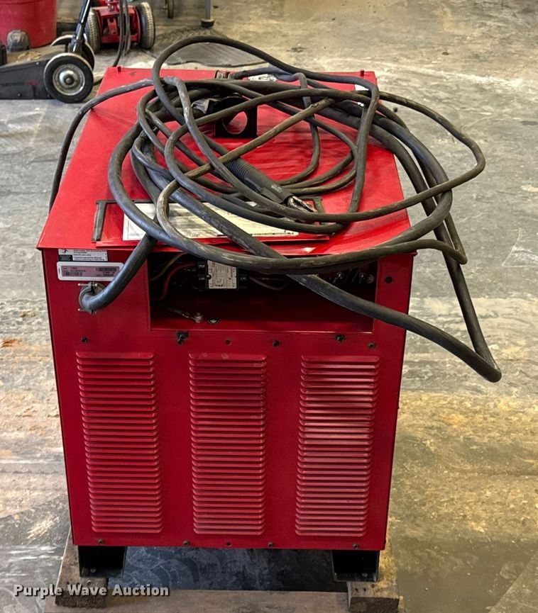 image for item DO0373 Lincoln Electric IdealArc R3R-400 welder