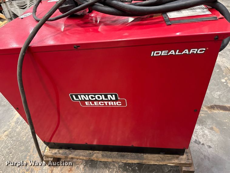 image for item DO0373 Lincoln Electric IdealArc R3R-400 welder
