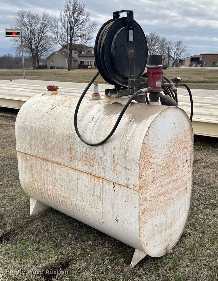 image for item DO0387 John Deere transmission and hydraulic oil tank