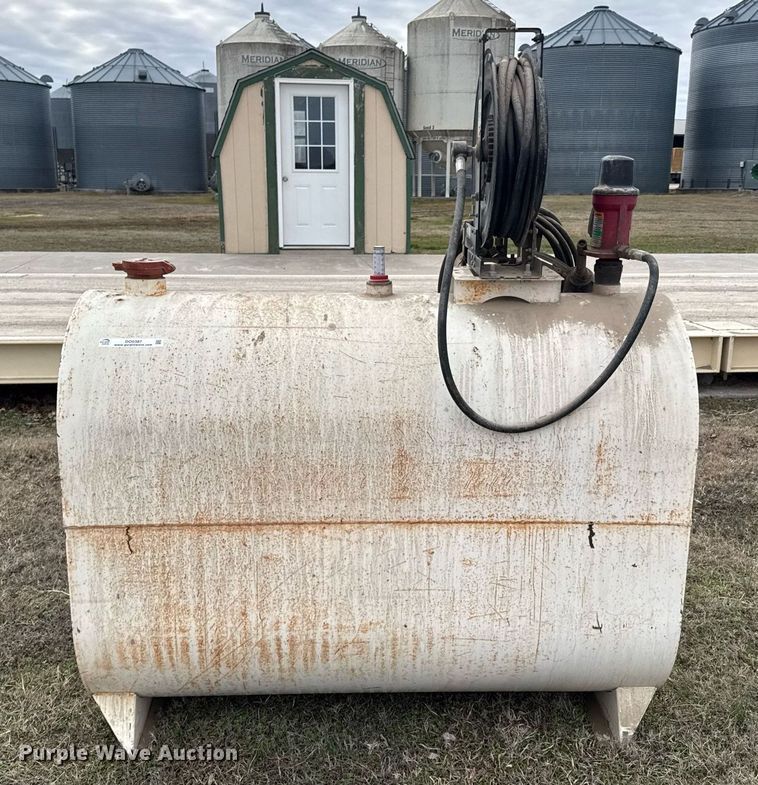 image for item DO0387 John Deere transmission and hydraulic oil tank