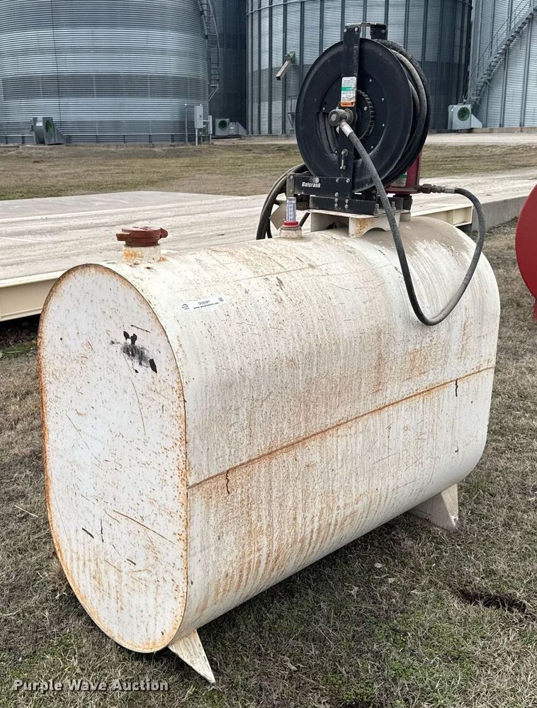 image for item DO0387 John Deere transmission and hydraulic oil tank