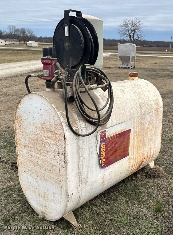 image for item DO0387 John Deere transmission and hydraulic oil tank